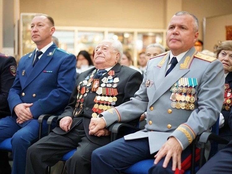 Василий Анохин поздравил смолян с Днем Героев Отечества