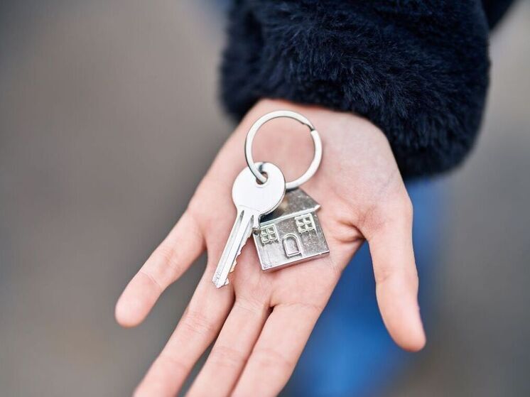 После скандальной истории с квартирой Ларисы Долиной в соцсетях пошла волна откровений уже не с покупкой жилья у пенсионеров, а с арендой