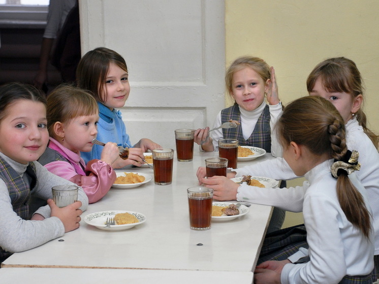 С 1 января 2026 года в школах Аркадака, Новоузенска, Пугачёва, Хвалынска, Шихан все ученики начнут получать бесплатное питание