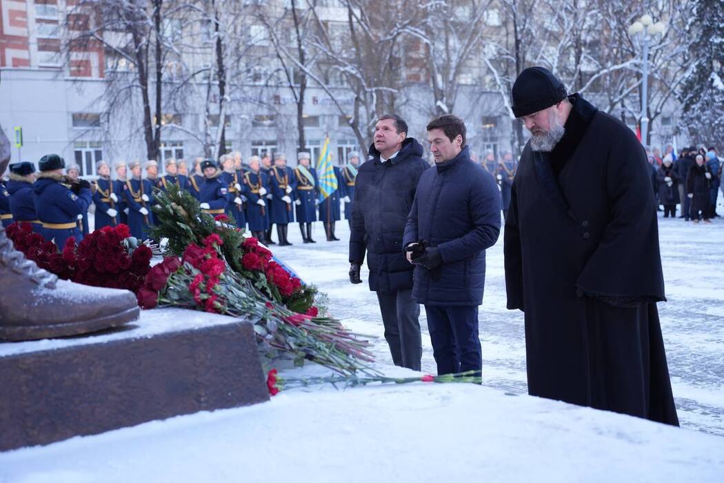 В Челябинске отметили День Героев Отечества. Фото с памятного мероприятия