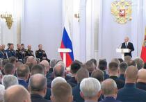 Владимир Путин в День защитника Отечества вручил Звезды Героев военнослужащим,