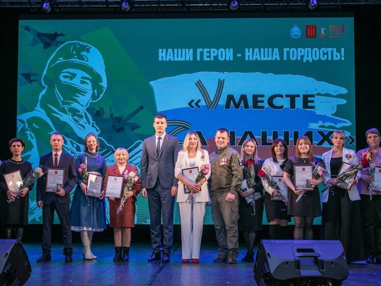 В Великих Луках прошла патриотическая акция «Вместе за наших»