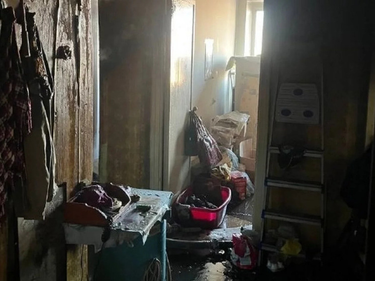 В Новосибирске пожарные спасли 77-летнюю женщину из задымленной квартиры