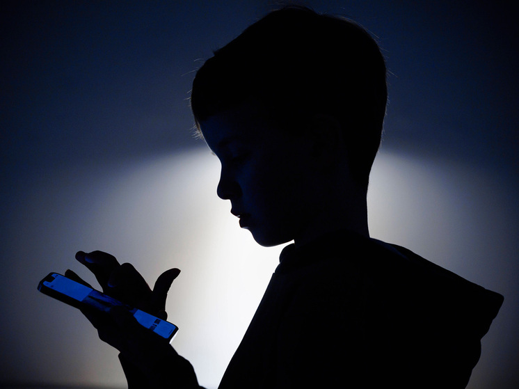 Каждый четвертый подросток стал доверять свои проблемы чат-ботам с ИИ