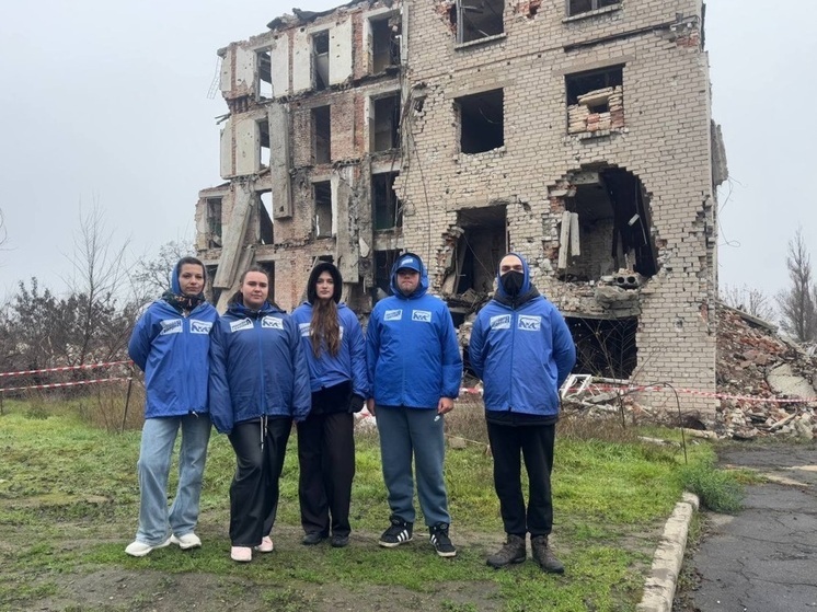 Молодогвардейцы помогают жителям Мариуполя