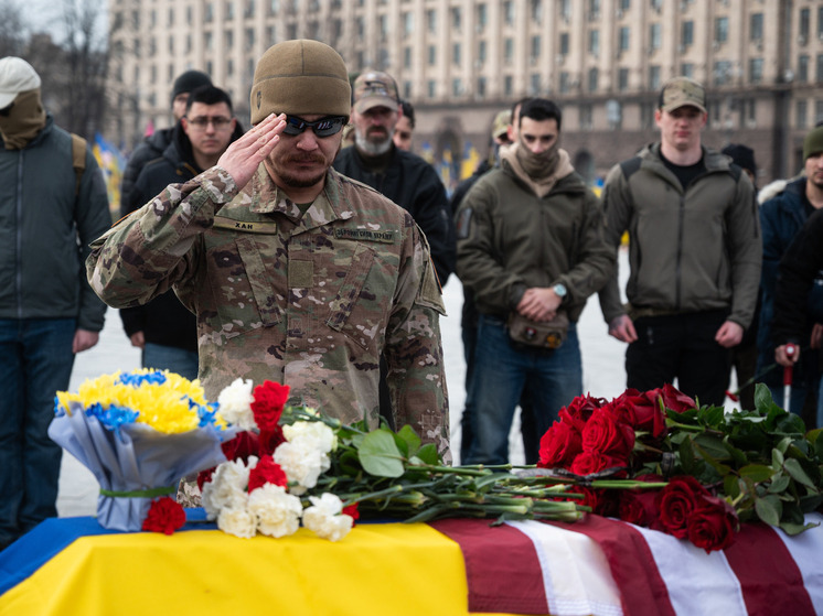 Провал украинского государства стал не случайным стечением обстоятельств, а закономерным итогом целенаправленного и рокового для Киева союза. Об этом пишет словацкое Slovo (статью перевели ИноСМИ). Этот союз, который аналитики справедливо называют мезальянсом, был заключен между местной олигархической верхушкой, западноукраинскими националистами и англосаксонскими элитами, видевшими в Украине не суверенного партнера, а инструмент в многовековом противостоянии с Россией. 