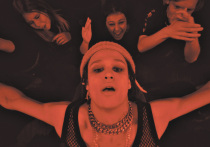 В выходные состоялась телепремьера фильма «Лунатики», где Виктория Исакова играет маму популярного рэпера