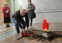 Ко Дню Героев Отечества на сайте ФСБ России опубликован очерк о сотруднике Управления НКВД по Москве и Московской области, Герое Советского Союза Андрее Серебрякове. Его история — удивительный пример мужества и верности долгу, где соединились судьбы героя-танкиста и героя-чекиста.
