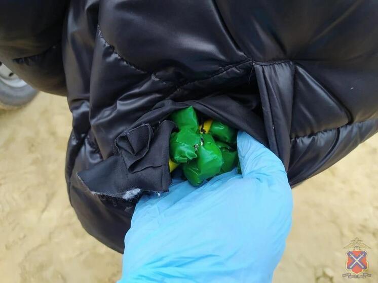 Волгоградские оперативники задержали подростка, подозреваемого в сбыте наркотиков