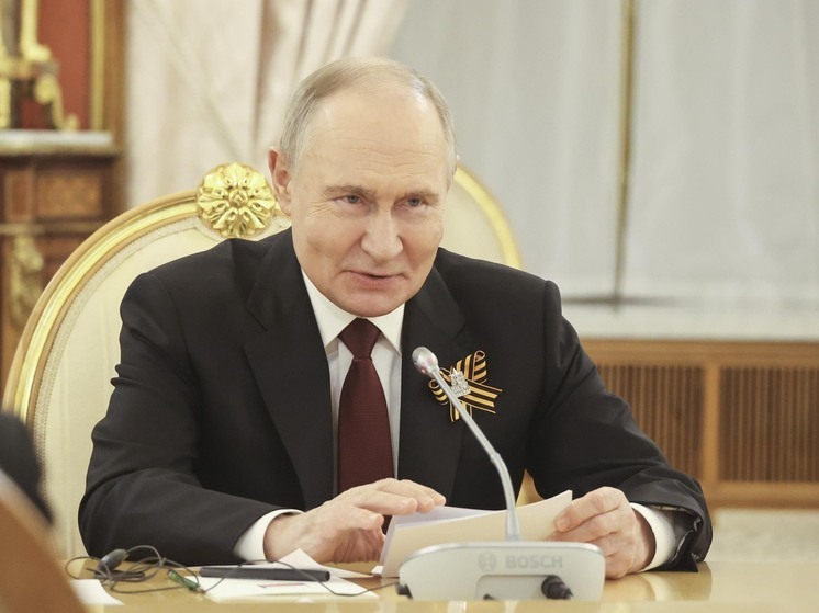 Путин заявил о необходимости разобраться с организацией движения электровелосипедов и электросамокатов