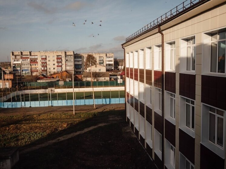 В Фатеже после капремонта по нацпроекту открылась обновлённая школа №2