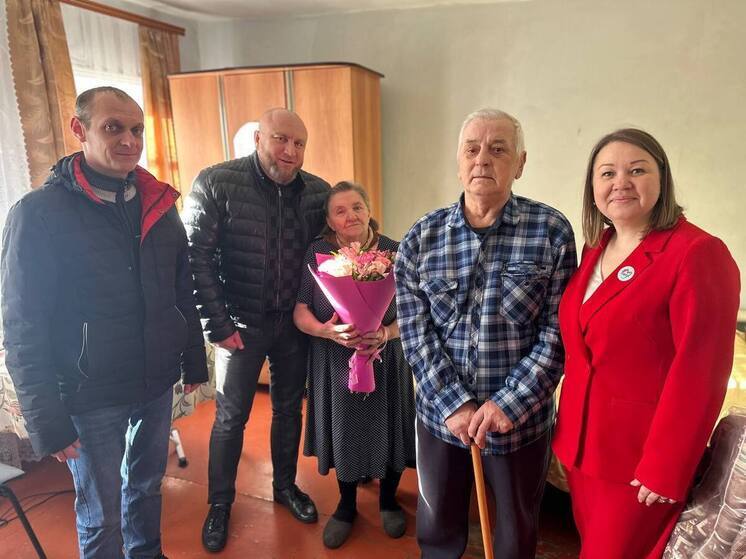 Глава Грайворонского округа поздравил семью Бляшенко с изумрудной свадьбой