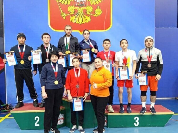 Сборная Осетии триумфально выступила на окружных соревнованиях по мас-рестлингу