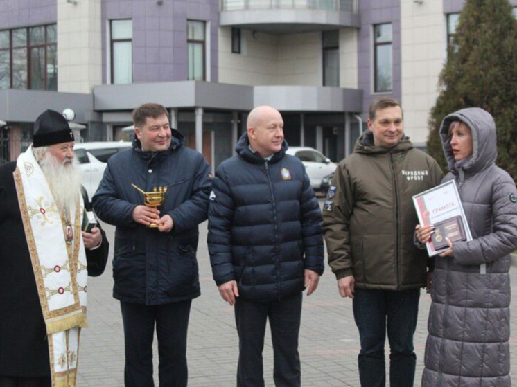 В Орле митрополит Тихон освятил три походных бани для бойцов СВО