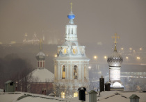 Москва прочно удерживает старый титул «Златоглавая»: к старинным православным храмам за последние два десятилетия прибавились сотни новых