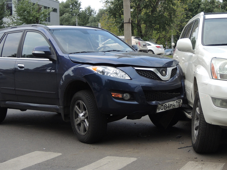 Автоэксперт развеял миф о срочной замене водительских удостоверений в 2025 году