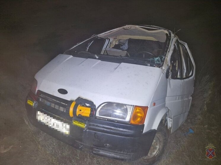 В Волгоградской области при опрокидывании автомобиля пострадал водитель