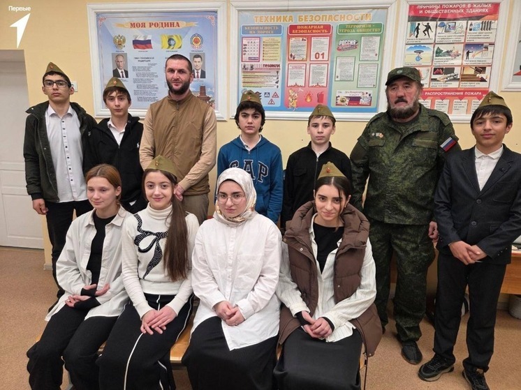 Школьники Калмыкии встретились с участником спецоперации