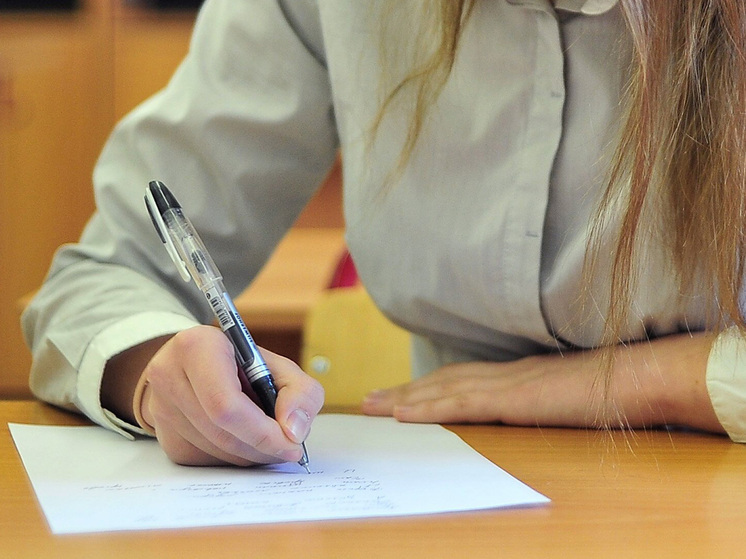 Никаких экзаменов при переезде в РФ русскоязычных соотечественников из-за рубежа не должно быть, заявил Путин