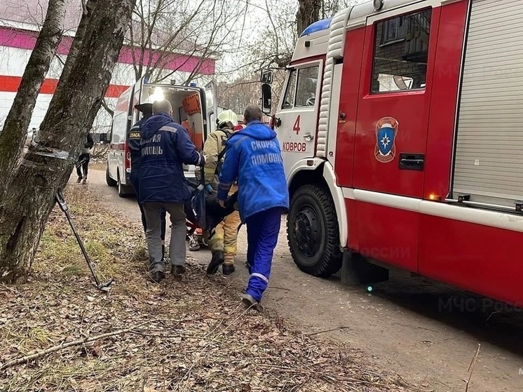 Из горящего многоквартирного дома в Коврове спасены двое жильцов