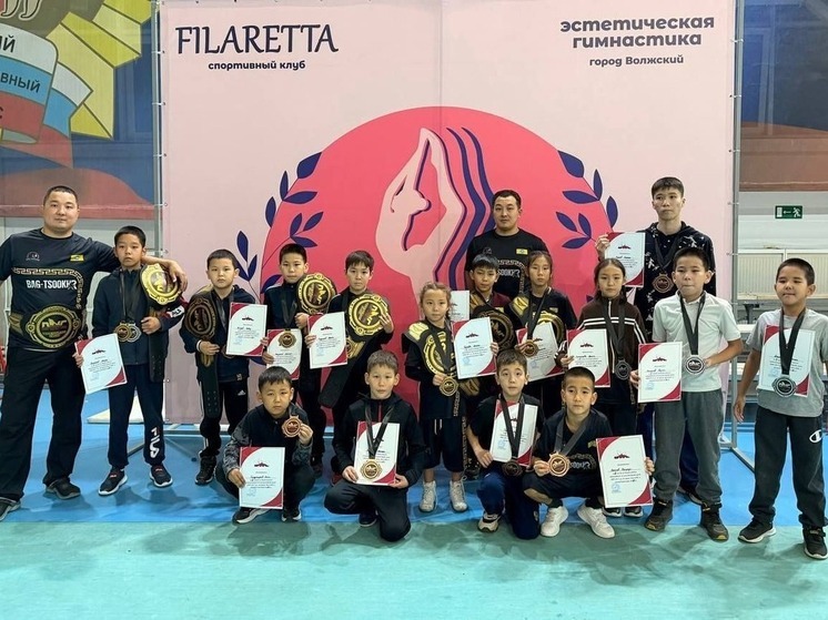 Борцы Калмыкии привезли с межрегионального турнира 16 медалей