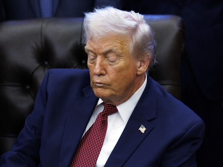 Трамп публично назвал главу ФРС Пауэлла «тупицей»