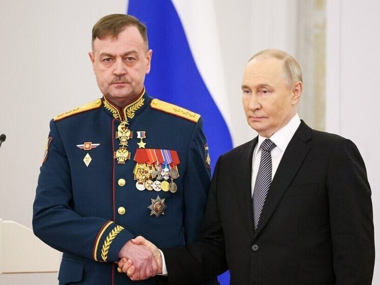 Президент наградил командующего группировки «Восток» Андрея Иванаева медалью «Золотая Звезда»