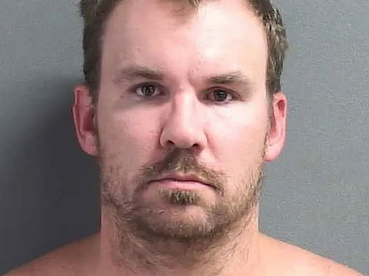 People: в США парамедик домогался пациентки в машине скорой помощи