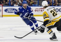  «Тампа-Бэй Лайтнинг» разгромила «Монреаль Канадиенс» со счётом 6:1 в матче регулярного чемпионата НХЛ. Никита Кучеров, забросив шайбу и отдав голевую передачу, достиг отметки в 1030 очков за карьеру, обойдя Алексея Ковалёва и заняв пятое место среди самых результативных россиян в истории лиги. Даррен Рэддиш оформил дубль, Йонас Йоханссон отразил 26 бросков. «Тампа» прервала четырёхматчевую серию поражений.