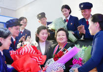 Председатель Государственных дел Ким Чен Ын, говоря, что нельзя думать о семье, обществе и будущее Родины без роли женщин как мощных сил развития государства и общества, безгранично любит их и заботится о них