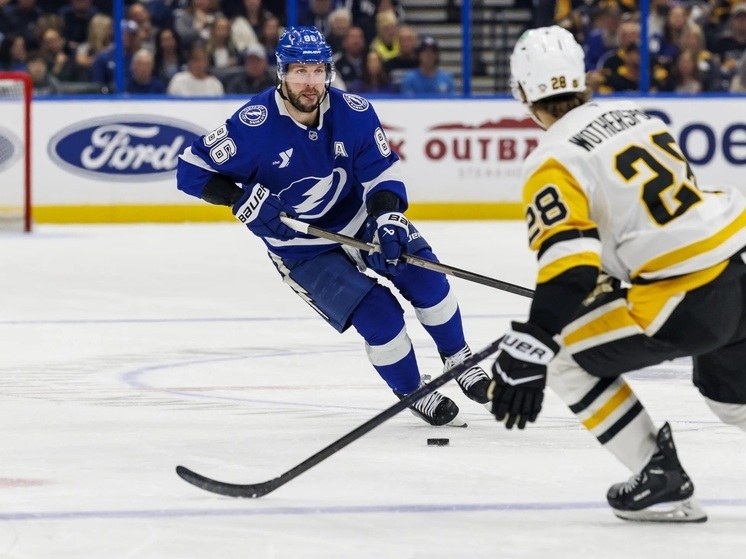  «Тампа-Бэй Лайтнинг» разгромила «Монреаль Канадиенс» со счётом 6:1 в матче регулярного чемпионата НХЛ. Никита Кучеров, забросив шайбу и отдав голевую передачу, достиг отметки в 1030 очков за карьеру, обойдя Алексея Ковалёва и заняв пятое место среди самых результативных россиян в истории лиги. Даррен Рэддиш оформил дубль, Йонас Йоханссон отразил 26 бросков. «Тампа» прервала четырёхматчевую серию поражений.