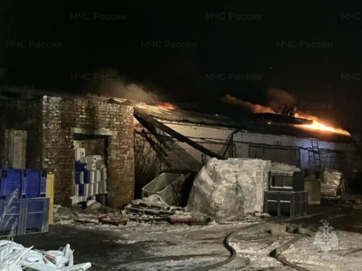 В малоярославецком Ерденево ночью сгорел склад