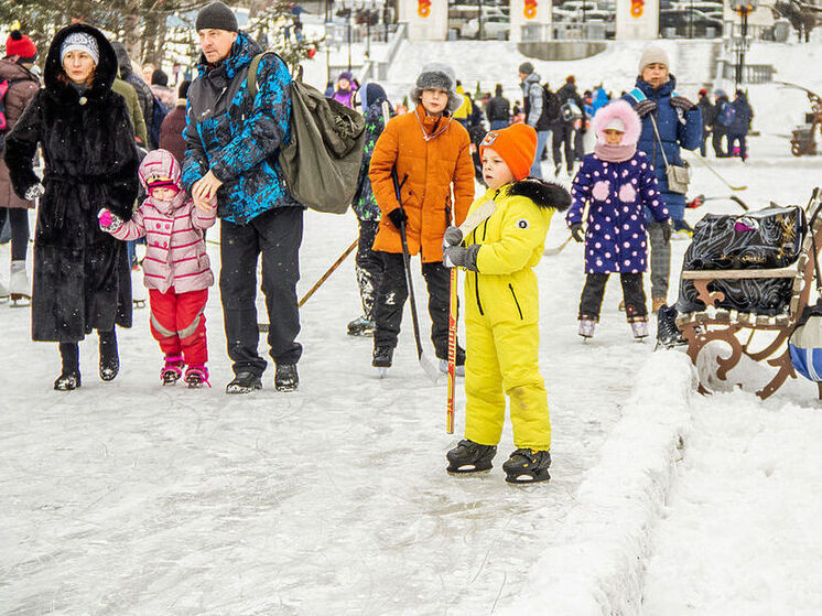 Расписание работы катков Хабаровска на зиму 2025-2026
В Хабаровске зажглись огни гирлянд, и вместе с предноводним волшебством в город пришла настоящая зима - пора доставать коньки! Активный отдых на свежем морозном воздухе - это классика новогоднего настроения, способная превратить обычный вечер в маленькое приключение