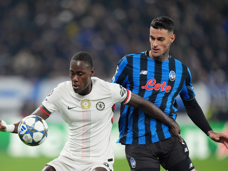 «Челси» уступил «Аталанте» со счётом 1:2 в матче Лиги чемпионов, упустив преимущество после гола Жоао Педро. Во втором тайме итальянцы сравняли счёт усилиями Скамакки и вырвали победу благодаря де Кетеларе. Главный тренер Энцо Мареска выразил сожаление по поводу двух пропущенных «лёгких» голов и призвал команду повысить концентрацию. «Челси» имеет 10 очков и для прямого выхода в 1/16 финала должен выиграть оставшиеся матчи с «Пафосом» и «Наполи».