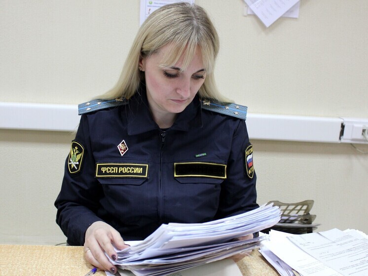 Смоленские судебные приставы обязали родительницу выделить детям доли в квартире