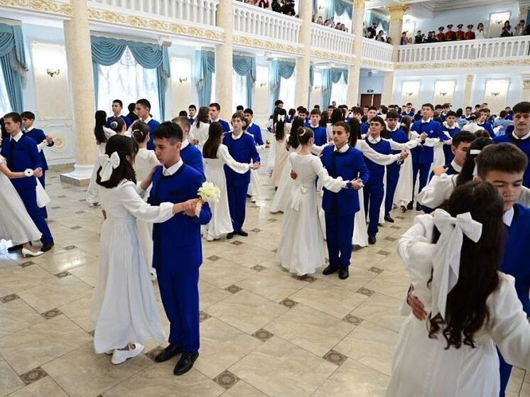 218 школьников со всей Башкирии приняли участие в «Бале юных шаймуратовцев»