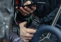 Употребление большого количества энергетических напитков может повысить риск сердечных заболеваний и инсульта, предупреждают врачи