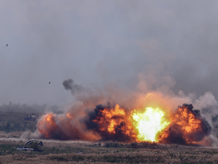 Этой ночью на украинском направлении обошлось без массированных запусков ракет или БПЛА: скорее, это напоминало методичную охоту ВС РФ на отдельные узлы, где ВСУ пытались скрыть технику, позиции радиоэлектронной борьбы и командные группы