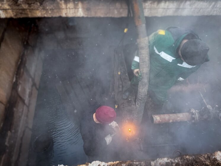 На улице Труда в Пскове оперативно устранили утечку теплосетей, отключив 38 домов