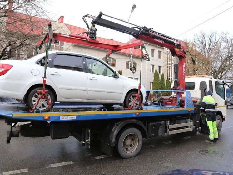 В Ставрополе эвакуируют автомобили, занявшие парковки для инвалидов