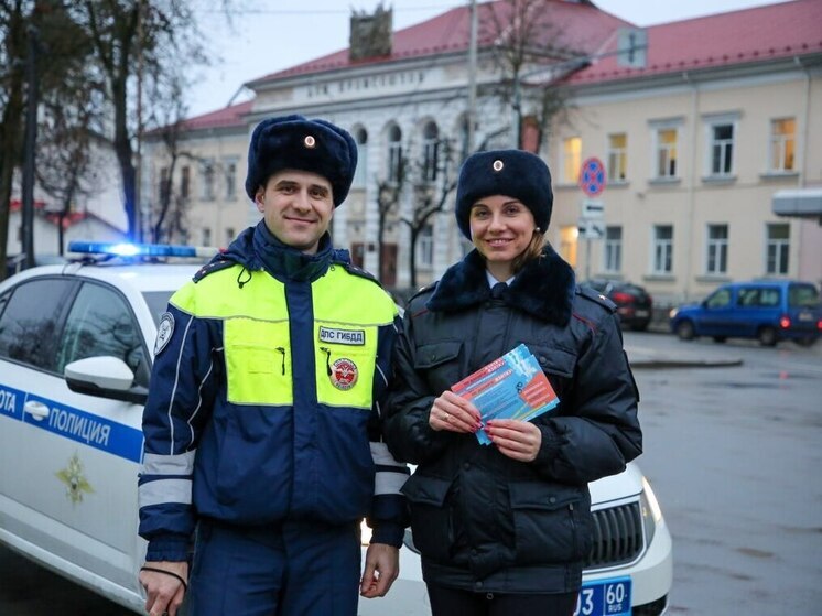 Псковские госавтоинспекторы объявили войну коррупции: акция «ГАИ против: ни дать, ни взять!»