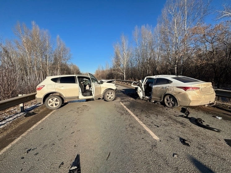 Трое пострадали в лобовом столкновении на трассе в Саракташском районе