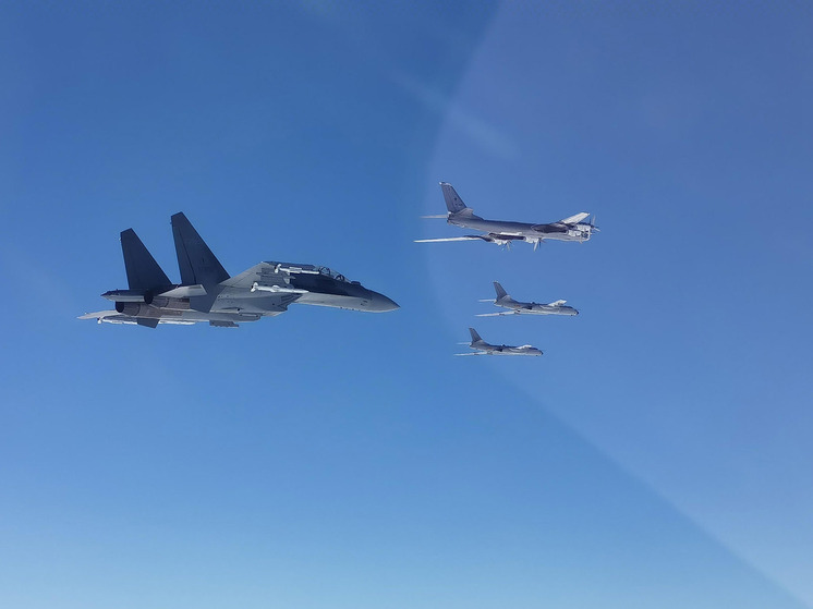 Российские и китайские ВМС проводят совместное воздушное патрулирование во время обострения с Японией