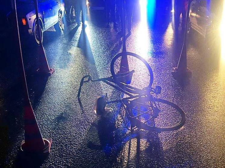 В Чудово велосипедист выехал на «встречку» и угодил в больницу
