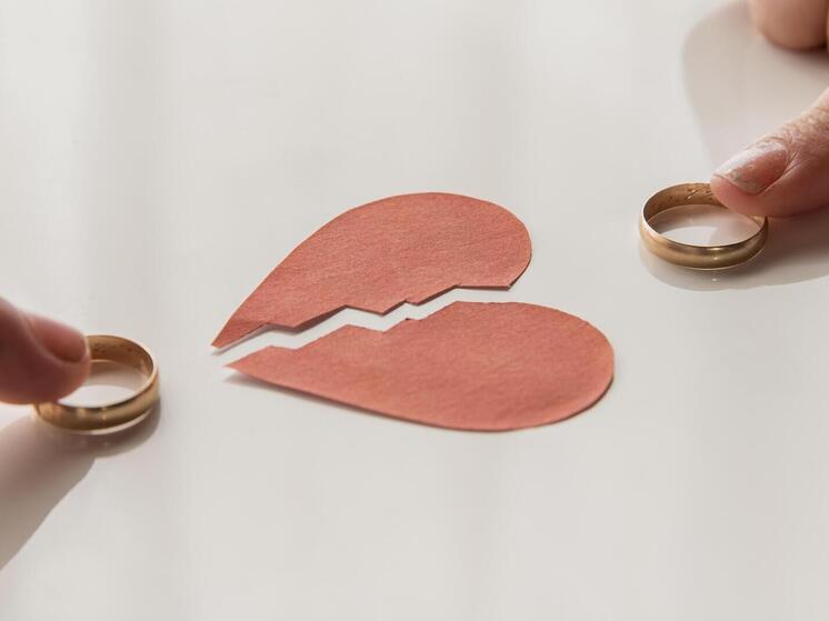 Юрист назвала условия, при которых муж обязан содержать жену после развода