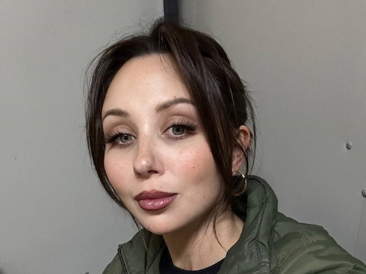 Завершившая карьеру 28-летняя российская фигуристка Елизавета Туктамышева поделилась совместным фото с сестрой Евгенией. Девушки вместе побывали в Японии.