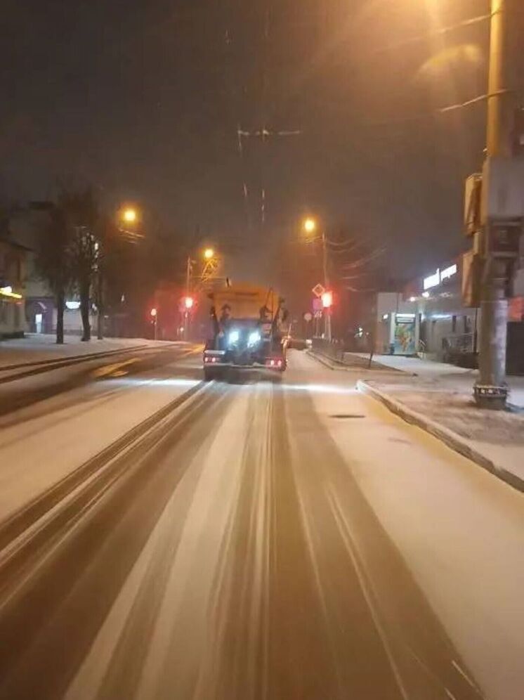 Калужские дорожники провели ночь в трудовых хлопотах