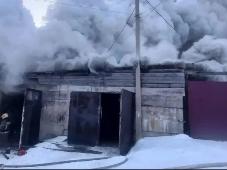 Гараж горел в Иркутском округе