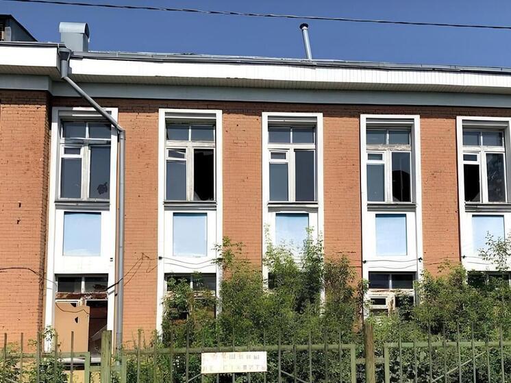 В Омске снесут заброшенную школу № 163 на улице Свободы