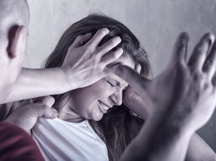 Житель Коряжмы отправится в колонию за истязание беременной жены